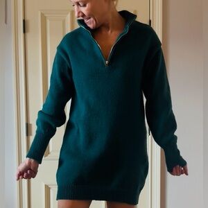 Hunter green super fuzzy
Zip-Up Sweater mini Dress